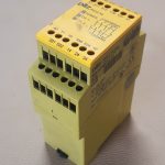 رله امرجنسی مدل PILZ PNOZ X4VDC 3n/o 1n/c
