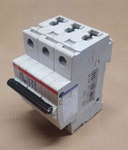 کلید مینیاتوری مدل ABB IEC947-2 / T:S203