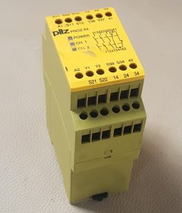 رله امرجنسی مدل  PILZ  PNOZ X4VDC 3n/o 1n/c