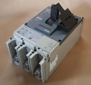 کلید اتوماتیک مدل MERLIN GERIN NS400N