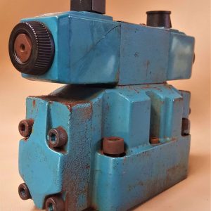 شیر هیدرولیک 4/3 به همراه یک سر ولو مدل Vickers DG5V-733CVMUH40