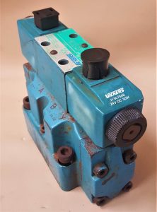 شیر هیدرولیک 4/3 به همراه یک سر ولو مدل Vickers DG5V-733CVMUH40